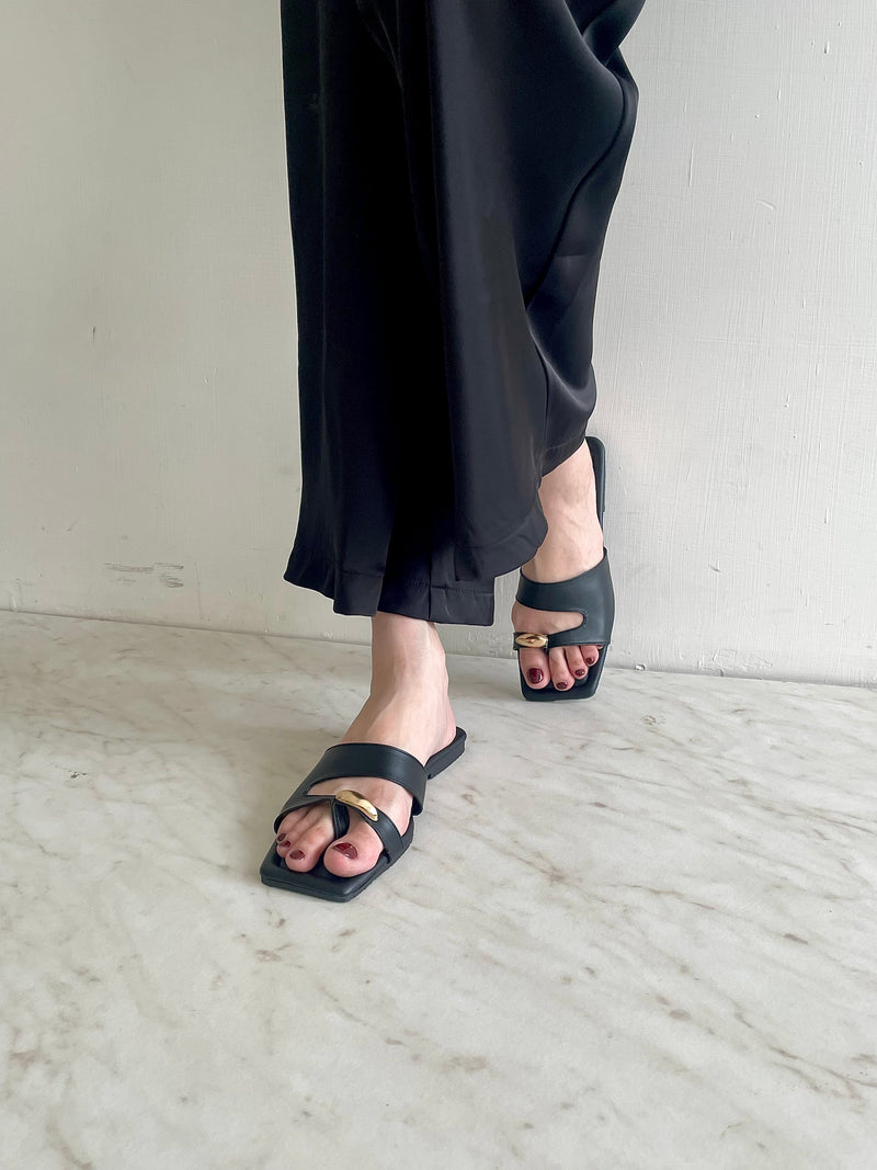 Rae Slipper | Black