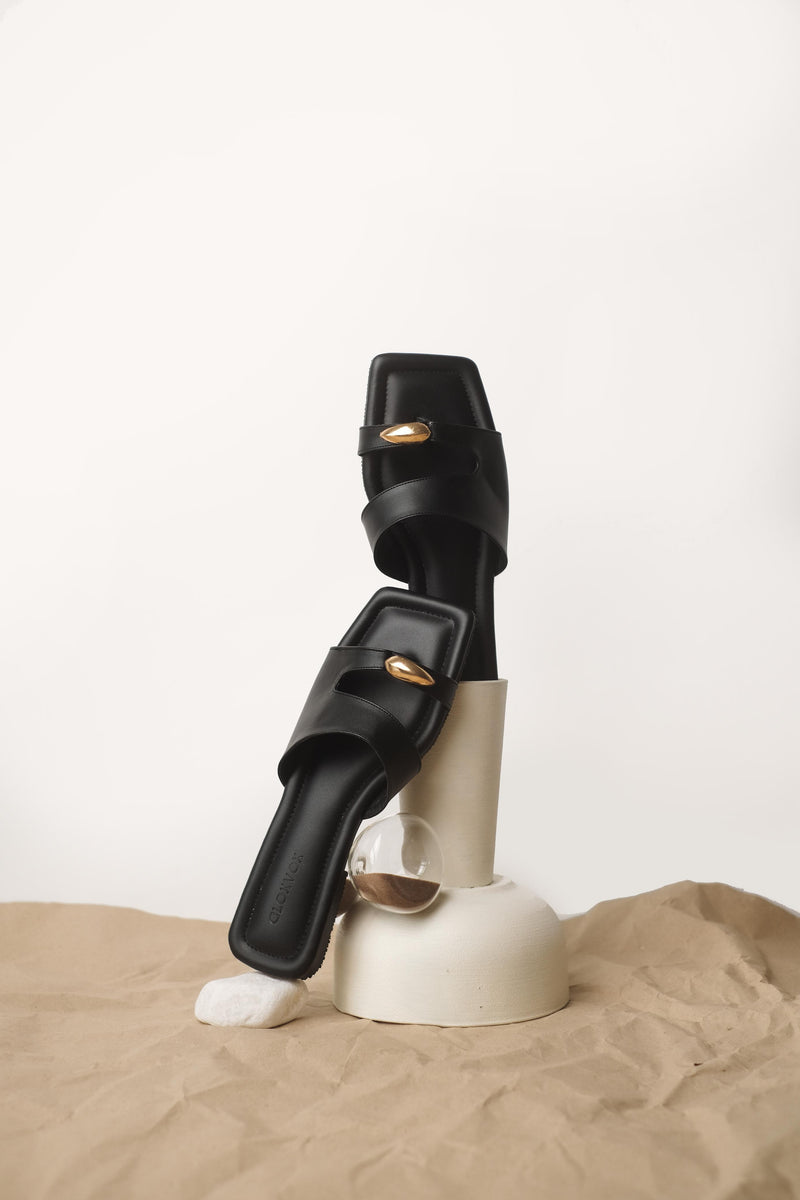 Rae Slipper | Black